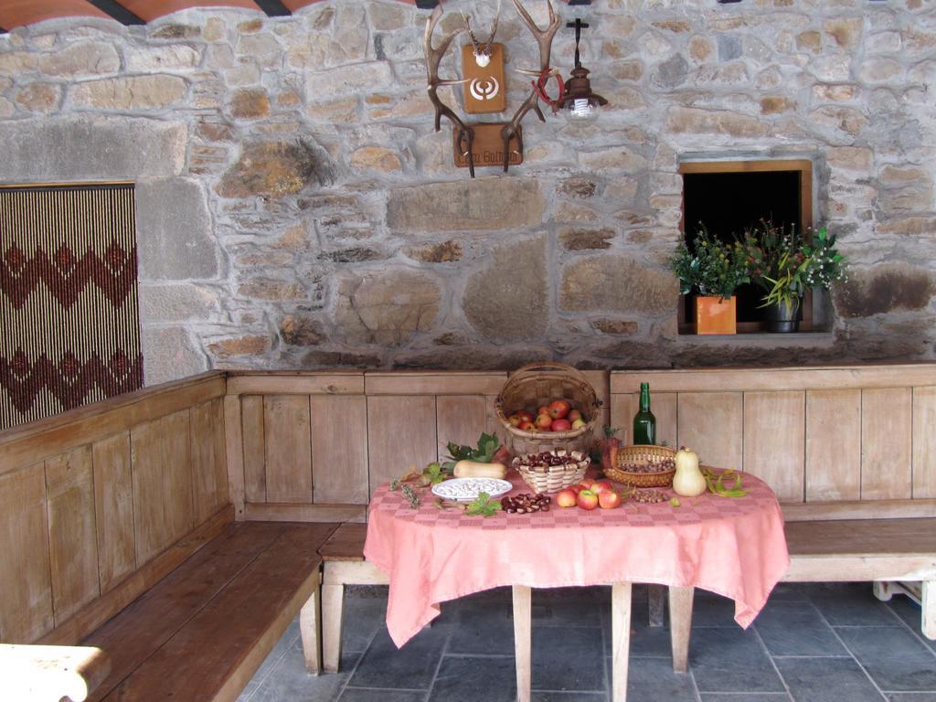 Apartamentos Rurales Casa Baltasar Монастерио-де-Эрмо Экстерьер фото