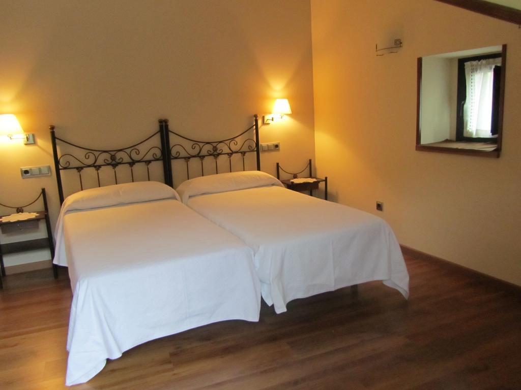 Apartamentos Rurales Casa Baltasar Монастерио-де-Эрмо Экстерьер фото