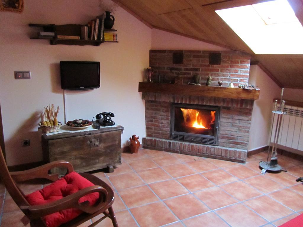 Apartamentos Rurales Casa Baltasar Монастерио-де-Эрмо Экстерьер фото